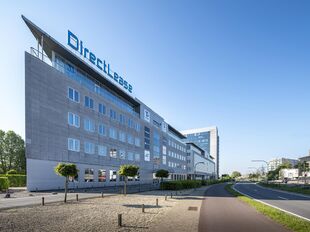 Antwerp Ring Center (ARC) biedt circa 4.000 m&sup2; kwalitatieve en flexibele kantoorruimte, verdeeld over vier bovengrondse verdiepingen. De eerste drie niveaus omvatten elk ca. 1.052 m&sup2;, de bovenste verdieping ca. 844 m&sup2; met aangename zichten. Zowel volle