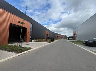 Strategisch gelegen te Heist-op-den-Berg, bieden wij nieuwbouw KMO-units aan in koop/huur
Het project omvat 4 verschillende gebouwen, waarin oppervlaktes beschikbaar zijn vanaf ca. 304 m² tot ca. 6.272 m².
Verkoopprijzen exclusief btw en aankoopkosten