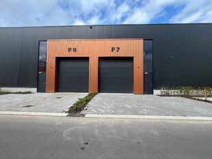 Strategisch gelegen te Heist-op-den-Berg, bieden wij nieuwbouw KMO-units aan in koop/huur
Het project omvat 4 verschillende gebouwen, waarin oppervlaktes beschikbaar zijn vanaf ca. 304 m² tot ca. 6.272 m².
Verkoopprijzen exclusief btw en aankoopkosten