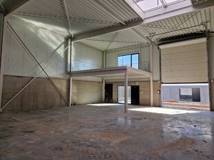 Het betreft de verkoop van KMO-units in het nieuwbouwproject "Bedrijvenpark Nieuwmoer" te Essen. Dit project geniet een uitstekende ligging langsheen de Nieuwmoersesteenweg en is zeer centraal gelegen in de grensregio, wat zorgt voor een vlotte verbinding