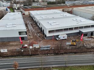 Het betreft de verkoop van KMO-units in het nieuwbouwproject "Bedrijvenpark Nieuwmoer" te Essen. Dit project geniet een uitstekende ligging langsheen de Nieuwmoersesteenweg en is zeer centraal gelegen in de grensregio, wat zorgt voor een vlotte verbinding