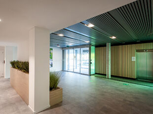 De Arend is een modern kantorencomplex aan de Prins Boudewijnlaan in Kontich, bestaande uit drie gebouwen met telkens drie verdiepingen. De effici&euml;nte, rechthoekige plateaus bieden maximale lichtinval en cre&euml;ren een aangename en productieve werkomgeving