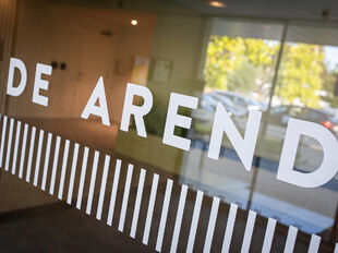 De Arend is een modern kantorencomplex aan de Prins Boudewijnlaan in Kontich, bestaande uit drie gebouwen met telkens drie verdiepingen. De effici&euml;nte, rechthoekige plateaus bieden maximale lichtinval en cre&euml;ren een aangename en productieve werkomgeving