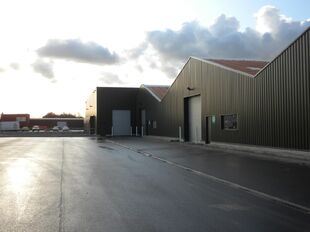 Het betreft verschillende units in het bedrijvenpark De Delften te Westmalle. Deze locatie is eenvoudig bereikbaar via de afrit Zoersel op de E34 (Antwerpen-Turnhout) ofwel de afrit Brecht op de E19 (Antwerpen-Breda).
Oppervlaktes beschikbaar vanaf 825