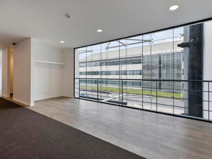 FORUM bevindt zich in het bruisende OFFICE PARK MECHELEN, dat bestaat uit vier gebouwen met een totale kantoorruimte van 30.000m². Het park biedt een bedrijfsrestaurant en ruime parkeergelegenheid, zowel ondergronds als bovengronds.
De locatie van FORUM