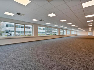 FORUM bevindt zich in het bruisende OFFICE PARK MECHELEN, dat bestaat uit vier gebouwen met een totale kantoorruimte van 30.000m². Het park biedt een bedrijfsrestaurant en ruime parkeergelegenheid, zowel ondergronds als bovengronds.
De locatie van FORUM