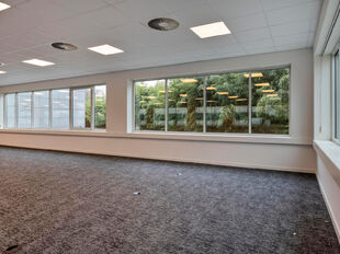 FORUM bevindt zich in het bruisende OFFICE PARK MECHELEN, dat bestaat uit vier gebouwen met een totale kantoorruimte van 30.000m². Het park biedt een bedrijfsrestaurant en ruime parkeergelegenheid, zowel ondergronds als bovengronds.
De locatie van FORUM