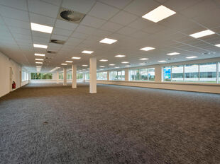 FORUM bevindt zich in het bruisende OFFICE PARK MECHELEN, dat bestaat uit vier gebouwen met een totale kantoorruimte van 30.000m². Het park biedt een bedrijfsrestaurant en ruime parkeergelegenheid, zowel ondergronds als bovengronds.
De locatie van FORUM