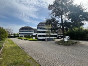 Garden Square is een kwalitatief kantorencomplex in een groene, residenti&euml;le omgeving te Wilrijk, op wandelafstand van De Bist. De site omvat vier gebouwen rond een gemeenschappelijke patio en biedt veel natuurlijk licht en aangename buitenruimtes.

Uits
