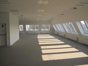 Garden Square is een kwalitatief kantorencomplex in een groene, residenti&euml;le omgeving te Wilrijk, op wandelafstand van De Bist. De site omvat vier gebouwen rond een gemeenschappelijke patio en biedt veel natuurlijk licht en aangename buitenruimtes.

Uits