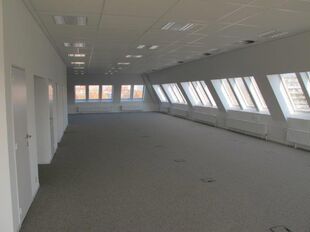 Garden Square is een kwalitatief kantorencomplex in een groene, residenti&euml;le omgeving te Wilrijk, op wandelafstand van De Bist. De site omvat vier gebouwen rond een gemeenschappelijke patio en biedt veel natuurlijk licht en aangename buitenruimtes.

Uits