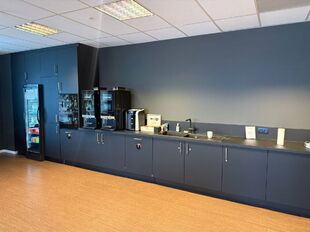 Mechelen Campus is een hoogwaardig en multifunctioneel kantorencomplex met een totale kantooroppervlakte van circa 55.000 m², verspreid over 11 gebouwen. De campus wordt gekenmerkt door een markante toren van ongeveer 60 meter hoog, omringd door tien lag