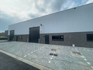 Het betreft de verhuur van nieuwbouw KMO - units langsheen de Oostmalsebaan in Brecht. De units zijn vlot bereikbaar op slechts 10 min van de E19 Antwerpen - Nederland.

Het project omvat 3 units variërend vanaf 221 m², eventueel samenvoegbaar. De units