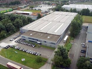 In dit representatieve semi-industriële gebouw bieden wij verschillende oppervlaktes te huur aan.
Huurprijzen exclusief Onroerende Voorheffing en servicekosten.
Contacteer ons voor verdere informatie of om een bezoek ter plaatse in te plannen.