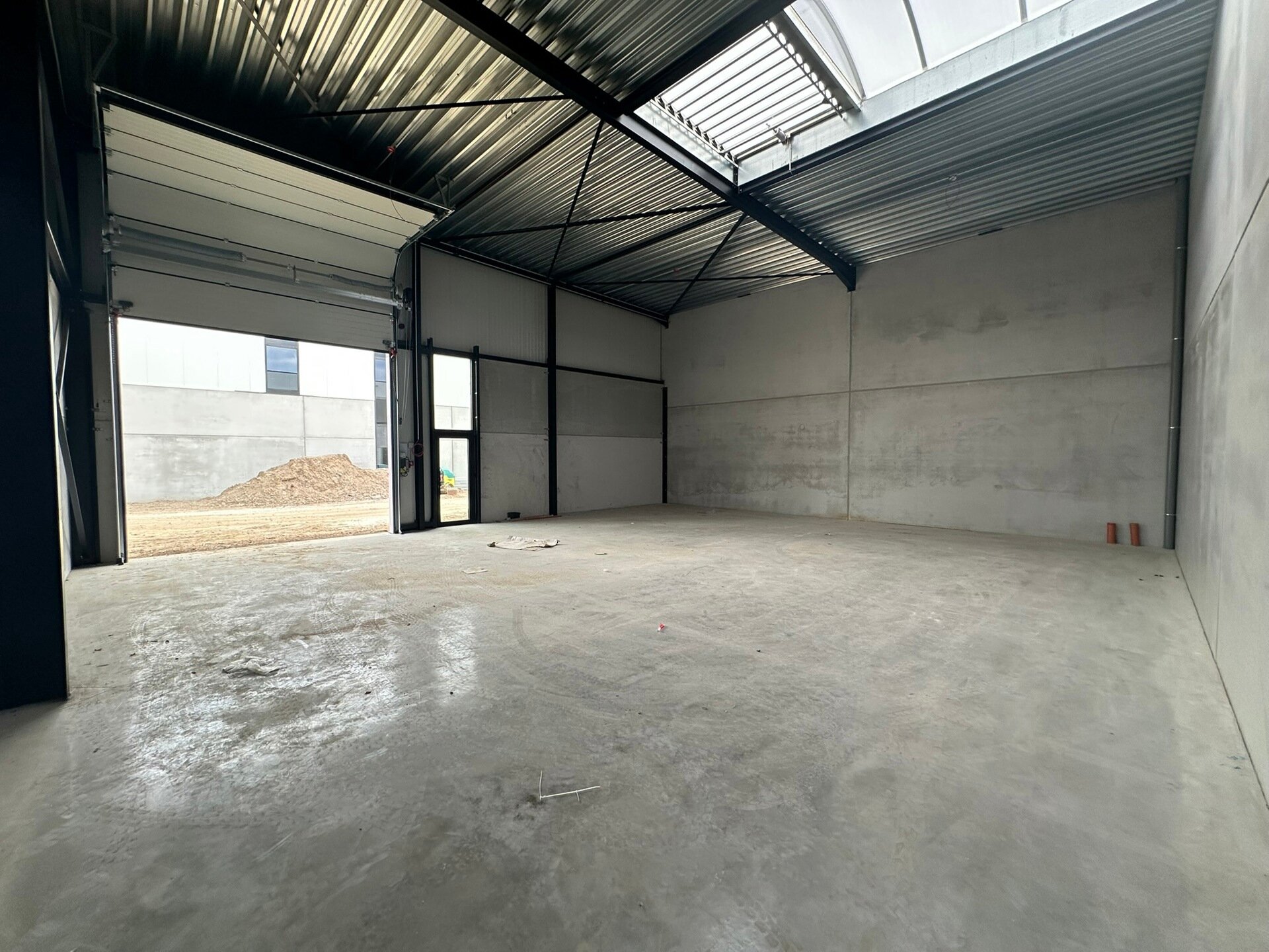 In de industriezone 'De Vloeiende' te Kapellen wordt een nieuw bedrijvenpark opgetrokken. Het betreft in totaal een verkoop van 20 nieuwbouw KMO-units, verdeeld over 2 gebouwen. Er zijn oppervlaktes beschikbaar vanaf 159 m². De units zijn samenvoegbaar o