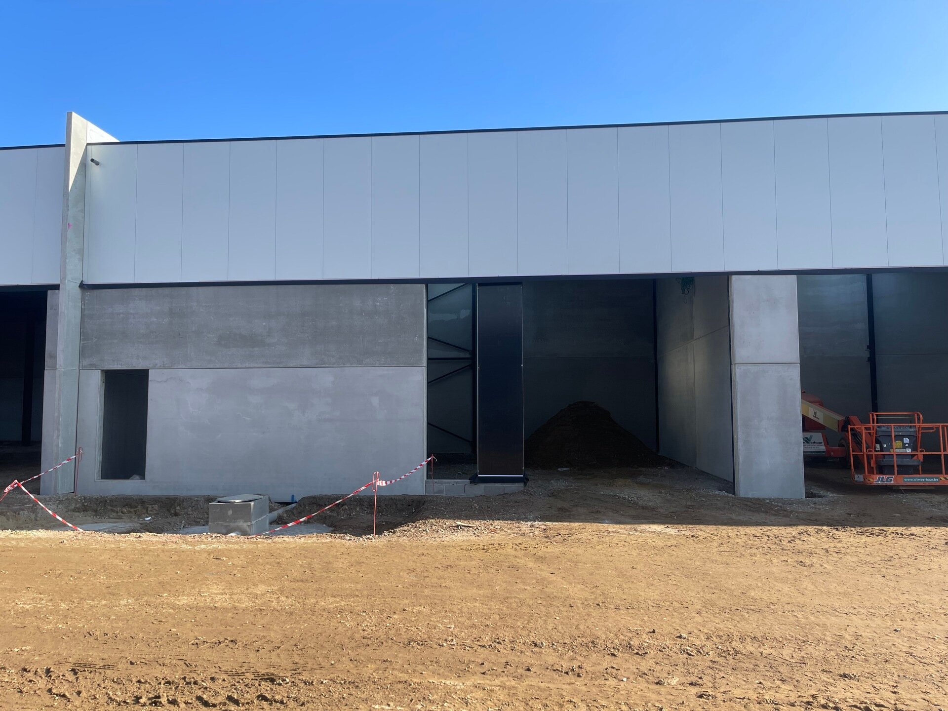 In de industriezone 'De Vloeiende' te Kapellen wordt een nieuw bedrijvenpark opgetrokken. Het betreft in totaal een verkoop van 20 nieuwbouw KMO-units, verdeeld over 2 gebouwen. Er zijn oppervlaktes beschikbaar vanaf 159 m². De units zijn samenvoegbaar o