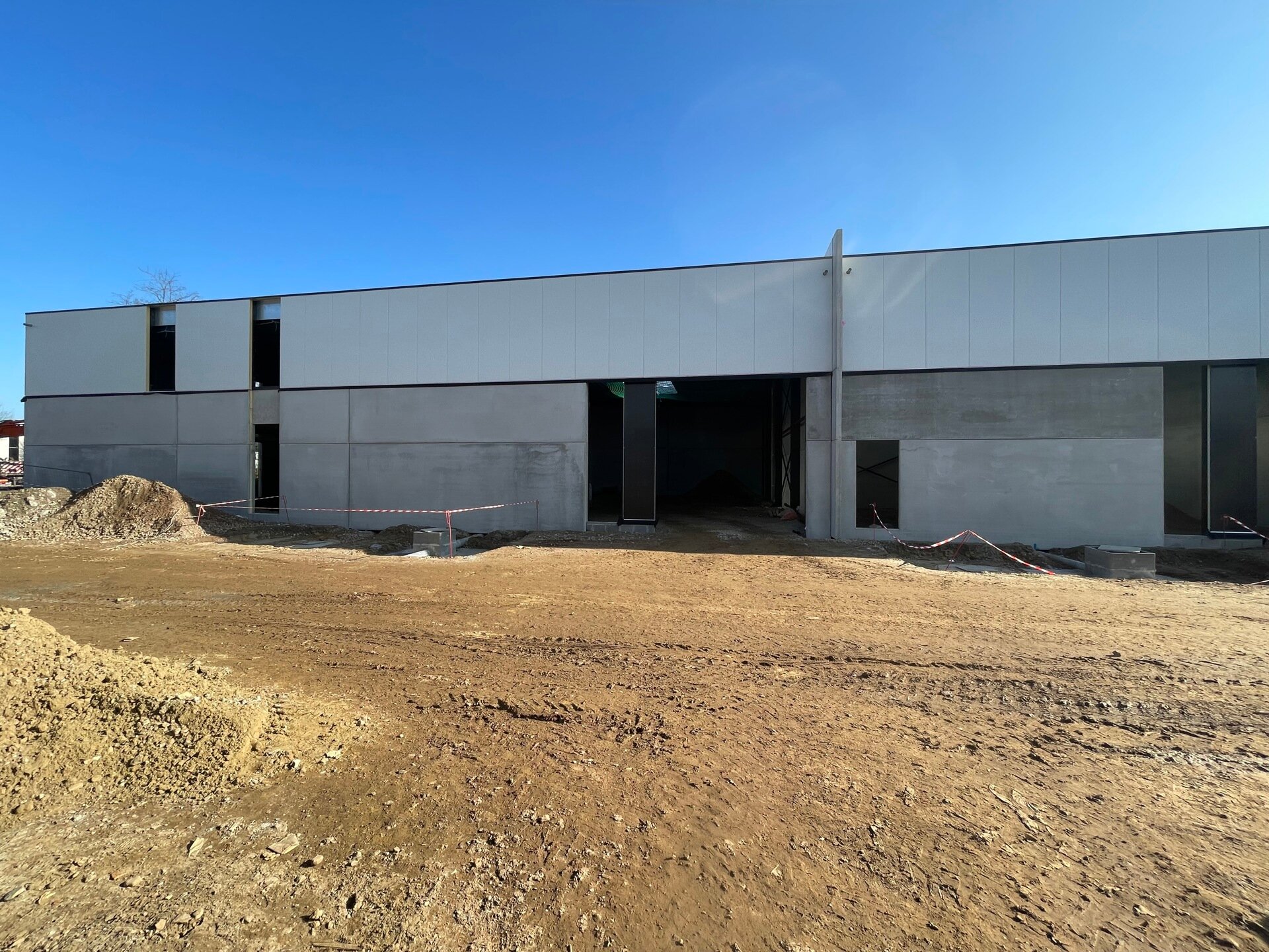 In de industriezone 'De Vloeiende' te Kapellen wordt een nieuw bedrijvenpark opgetrokken. Het betreft in totaal een verkoop van 20 nieuwbouw KMO-units, verdeeld over 2 gebouwen. Er zijn oppervlaktes beschikbaar vanaf 159 m². De units zijn samenvoegbaar o