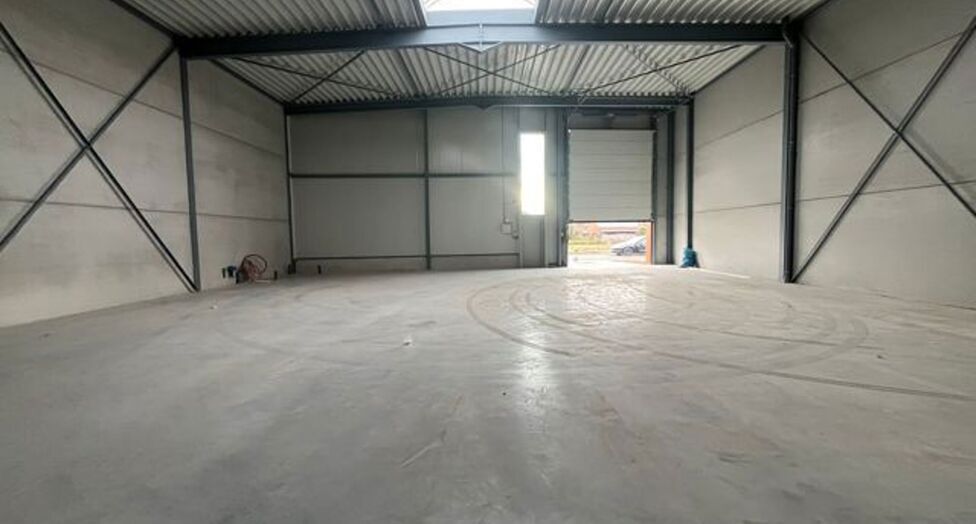 Strategisch gelegen te Heist-op-den-Berg, bieden wij nieuwbouw KMO-units aan in koop/huur
Het project omvat 4 verschillende gebouwen, waarin oppervlaktes beschikbaar zijn vanaf ca. 304 m² tot ca. 6.272 m².
Verkoopprijzen exclusief btw en aankoopkosten
