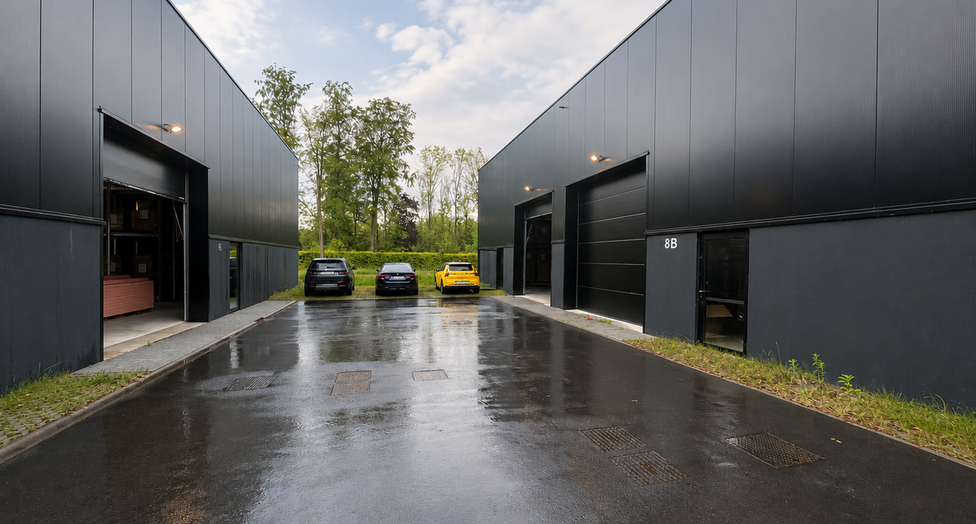 Gelegen langs de Notmeir te Duffel maken deze drie moderne bedrijfsunits deel uit van het recente “Duffel Business Park”, een kwalitatief nieuw KMO-project op een strategische locatie tussen Antwerpen en Brussel.
Het bedrijvenpark bevindt zich tussen