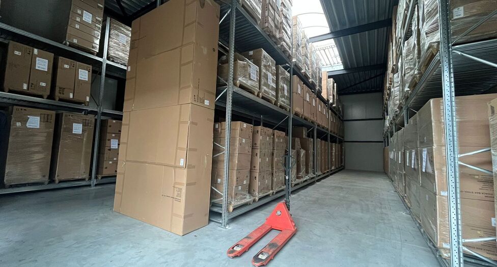 Gelegen langs de Notmeir te Duffel maken deze drie moderne bedrijfsunits deel uit van het recente “Duffel Business Park”, een kwalitatief nieuw KMO-project op een strategische locatie tussen Antwerpen en Brussel.
Het bedrijvenpark bevindt zich tussen