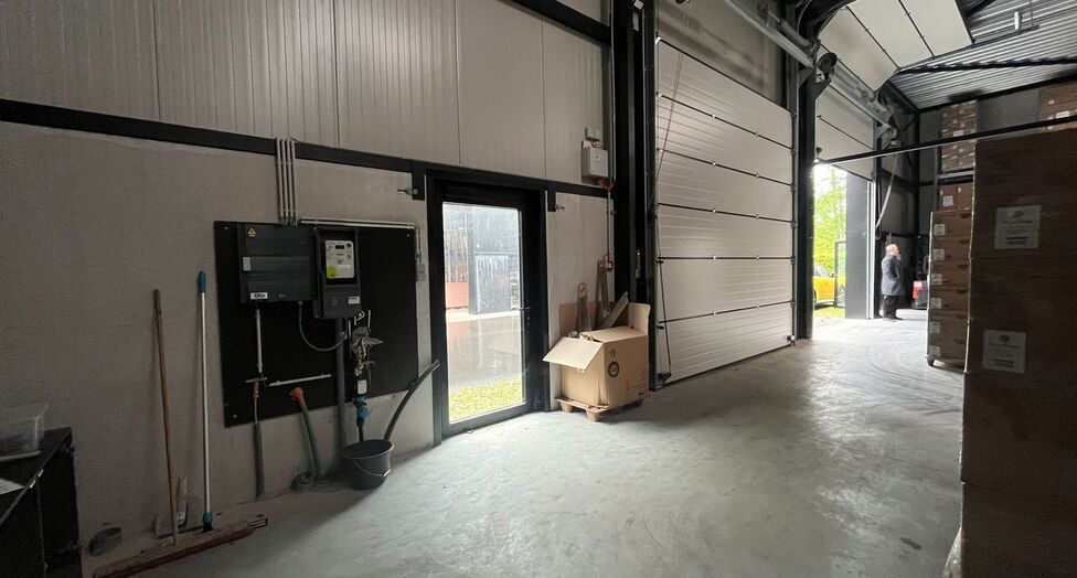 Gelegen langs de Notmeir te Duffel maken deze drie moderne bedrijfsunits deel uit van het recente “Duffel Business Park”, een kwalitatief nieuw KMO-project op een strategische locatie tussen Antwerpen en Brussel.
Het bedrijvenpark bevindt zich tussen