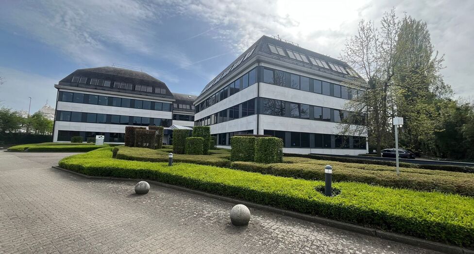 Garden Square is een kwalitatief kantorencomplex in een groene, residenti&euml;le omgeving te Wilrijk, op wandelafstand van De Bist. De site omvat vier gebouwen rond een gemeenschappelijke patio en biedt veel natuurlijk licht en aangename buitenruimtes.

Uits