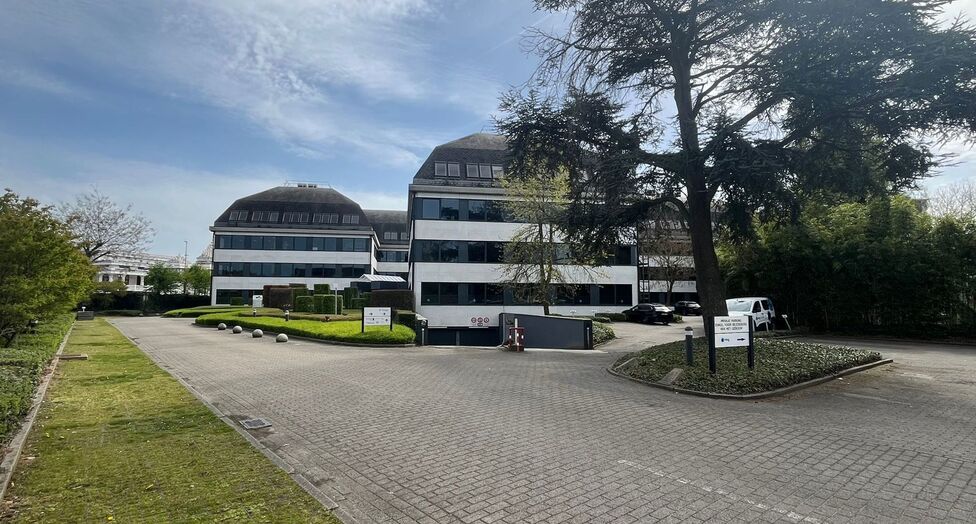 Garden Square is een kwalitatief kantorencomplex in een groene, residenti&euml;le omgeving te Wilrijk, op wandelafstand van De Bist. De site omvat vier gebouwen rond een gemeenschappelijke patio en biedt veel natuurlijk licht en aangename buitenruimtes.

Uits