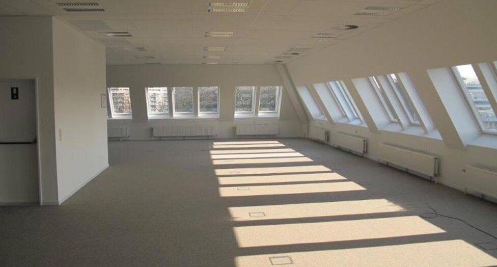 Garden Square is een kwalitatief kantorencomplex in een groene, residenti&euml;le omgeving te Wilrijk, op wandelafstand van De Bist. De site omvat vier gebouwen rond een gemeenschappelijke patio en biedt veel natuurlijk licht en aangename buitenruimtes.

Uits