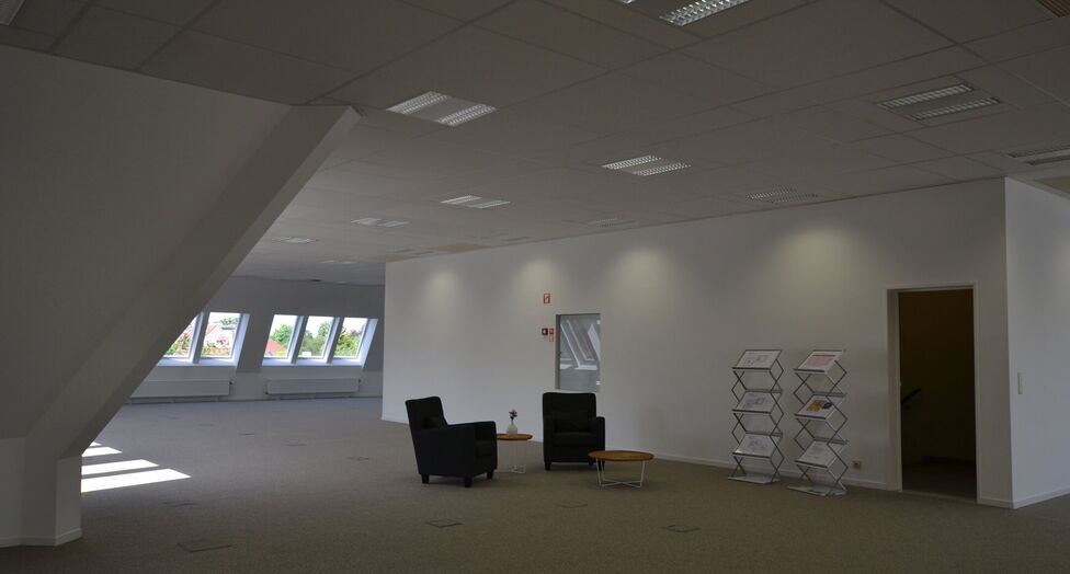 Garden Square is een kwalitatief kantorencomplex in een groene, residenti&euml;le omgeving te Wilrijk, op wandelafstand van De Bist. De site omvat vier gebouwen rond een gemeenschappelijke patio en biedt veel natuurlijk licht en aangename buitenruimtes.

Uits