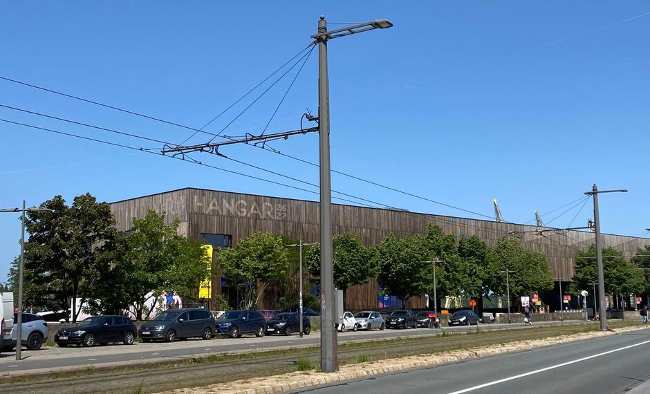 Hanger 26/27