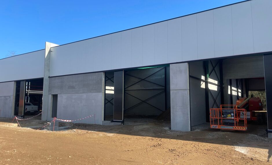 In de industriezone 'De Vloeiende' te Kapellen wordt een nieuw bedrijvenpark opgetrokken. Het betreft in totaal een verkoop van 20 nieuwbouw KMO-units, verdeeld over 2 gebouwen. Er zijn oppervlaktes beschikbaar vanaf 159 m². De units zijn samenvoegbaar o