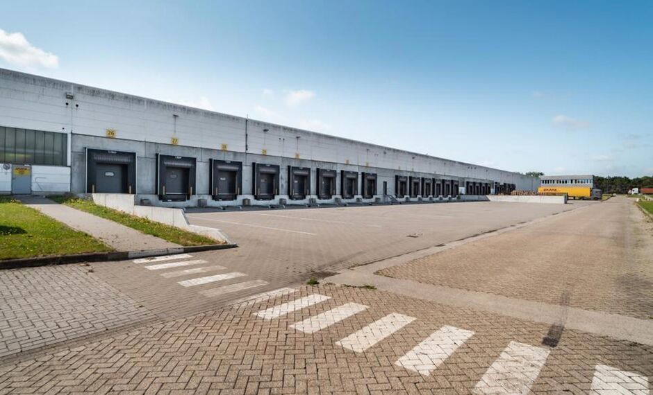 Het betreft de verhuur van een logistiek gebouw te Kontich. Dit gebouw geniet een uitstekende locatie naast de E19. De site ligt op 20 minuten van het centrum van Antwerpen en op 30 minuten van Brussel. Het gebouw bestaat uit 15 000 m² opslagruimte, dewe