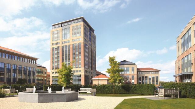 Mechelen Campus is een hoogwaardig en multifunctioneel kantorencomplex met een totale kantooroppervlakte van circa 55.000 m², verspreid over 11 gebouwen. De campus wordt gekenmerkt door een markante toren van ongeveer 60 meter hoog, omringd door tien lag