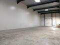 Op deze polyvalente bedrijfssite bieden wij verschillende magazijnruimtes aan, waaronder een magazijnruimte van ca. 100 m&sup2; met een vrije hoogte van ca. 6 meter.

De site geniet een uitstekende ligging in de nabijheid van de Antwerpse Ring en het Albertka