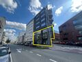 Op een uitstekende zichtlocatie in Mechelen, in de Leopoldstraat, bevindt zich dit hedendaags gebouw, bestaande uit drie afzonderlijk te verwerven entiteiten.

Het gebouw omvat een commercieel gelijkvloers en twee bovenliggende verdiepingen, elk ingericht