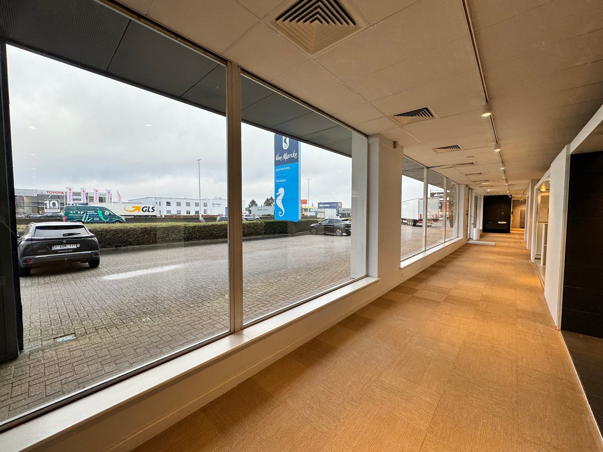 Baanwinkel te huur in Aartselaar