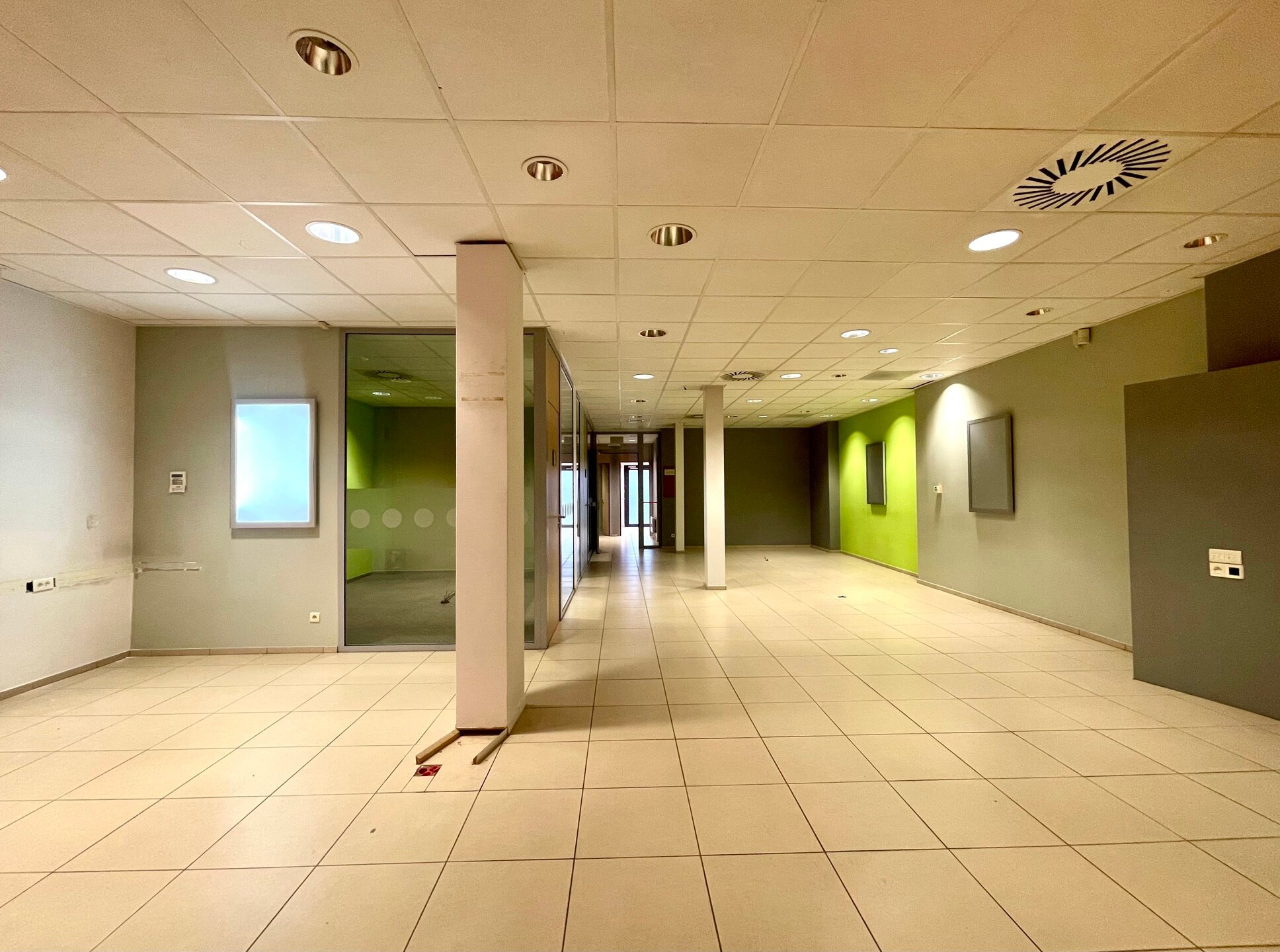 Commercieel gelijkvloers te huur in Malle