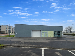 De beschikbare unit maakt deel uit van een bedrijfsgebouw van 1.000 m² aan de Puitvoetstraat. Van deze oppervlakte wordt 615 m² (unit 6B) te huur aangeboden. Het andere deel is verhuurd aan Heytens, wat bijdraagt aan een sterke commerciële omgeving. Da