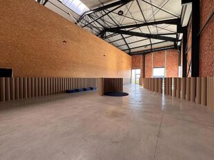 Bedrijfsgebouw te huur in Antwerpen