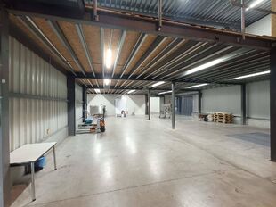 Bedrijfsgebouw te huur in Ranst