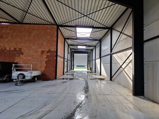 In KMO-zone 'Itterbeek' te Duffel bieden wij een hoogwaardig nieuwbouw bedrijfspand te koop aan.
Heden is het pand casco, zodoende het geheel op maat van de koper kan afgewerkt worden.
Vermelde verkoopprijs is casco - verdere afwerking/budget in onderling