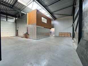 Bedrijfsgebouw te koop in Kapellen