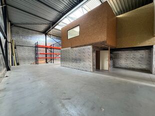 Bedrijfsgebouw te koop in Kapellen