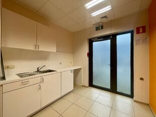 Commercieel gelijkvloers te huur in Malle