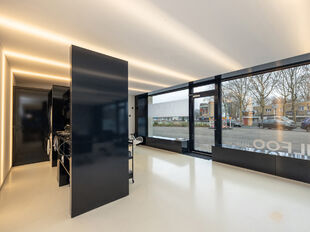 Op een gunstige en vlot bereikbare locatie op Linkeroever bieden wij dit gelijkvloerse handelspand van ca. 40 m&sup2; te koop aan, gelegen aan de Beatrijslaan 40. 

Het pand is geschikt voor diverse handels- of dienstverlenende activiteiten (kantoor, praktijk