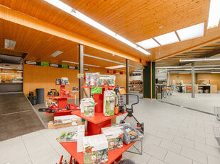 Gebouw voor gemengd gebruik te huur in Antwerpen Deurne