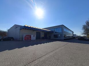Gebouw voor gemengd gebruik te huur in Wommelgem