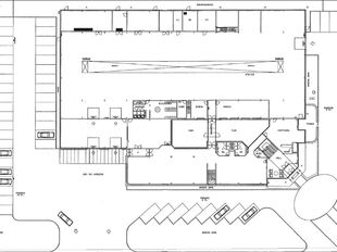Dit bedrijfsgebouw is strategisch gelegen te Wommelgem, in de goed ontsloten KMO-zone 'Kapelleveld', vlakbij de E313-E34 richting Antwerpen, Nederland en Luik.

Het pand, gelegen op een privatief perceel van ca. 7.576 m²,  bestaat uit de combinatie van o