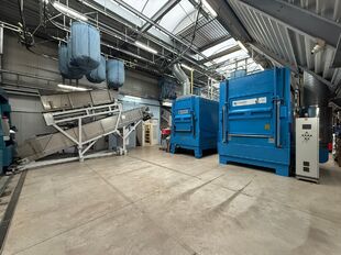 Op een uitstekende locatie, langsheen de Kapelsesteenweg te Ekeren, bieden wij dit functionele en veelzijdige gebouw te huur aan. Dankzij de ligging langs de Kapelsesesteenweg geniet het gebouw van een vlotte bereikbaarheid en uitstekende visibiliteit. Di