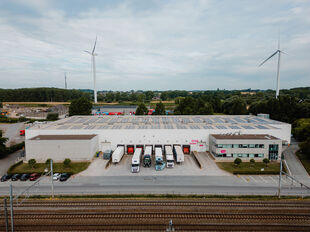 Het betreft de verhuur van een logistiek gebouw op een uitstekende locatie ten zuiden van Brussel, gelegen tussen de E19 (Antwerpen-Brussel) en de N6.
Het gebouw heeft een oppervlakte van ca. 7275 m², bestaande uit ca. 6770 m² opslagruimte en ca. 505